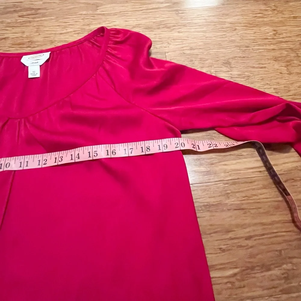 Talbots 100% Silk Vibrant V-Neck Red Blouse with ruched collar long sleeves. 10 - Picture 11 of 14